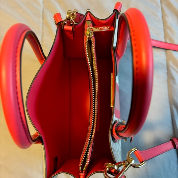 BRAND NEW Michael Kors purse! - Picture 3 of 6